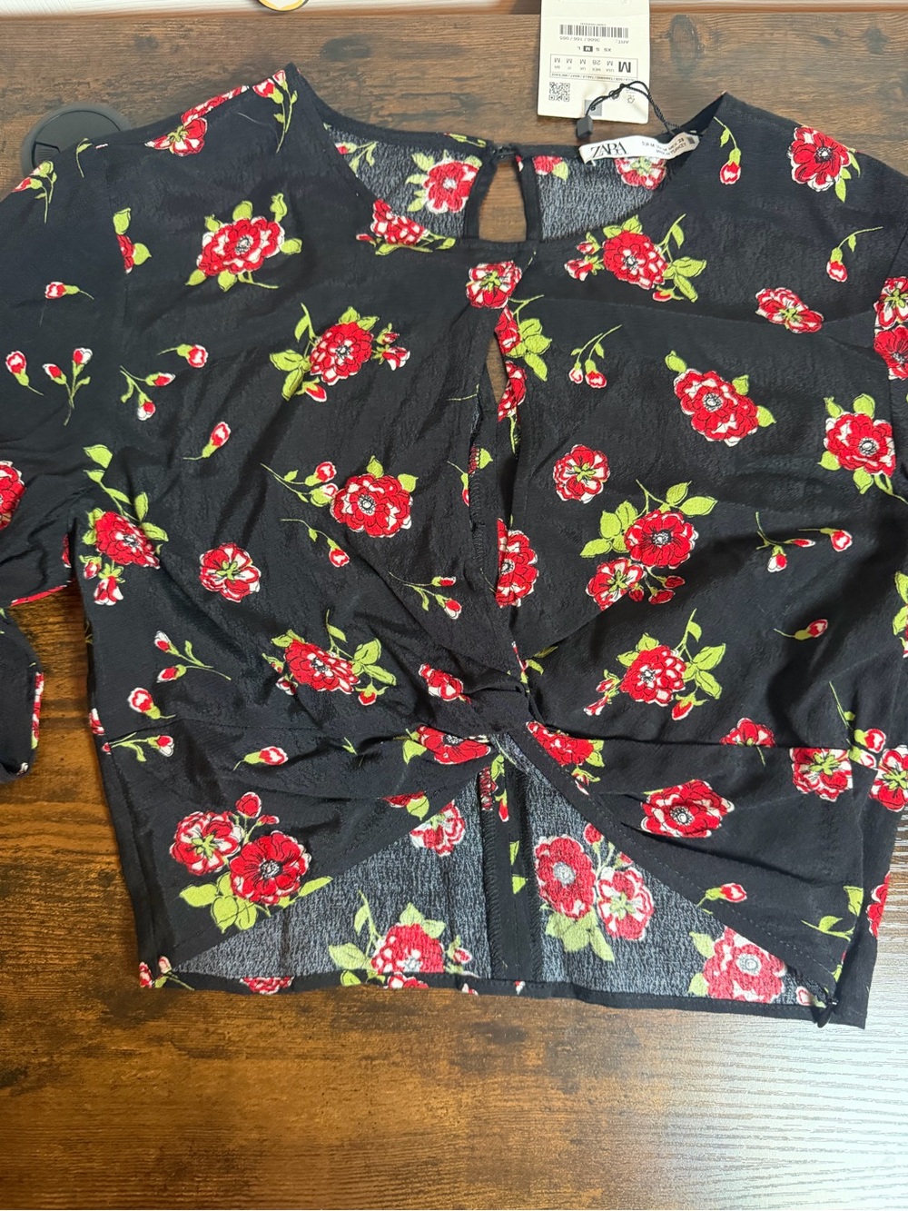 Zara Women’s Medium Black Red Floral Keyhole Twist Front Crop Top NWT Romantic - Picture 4 of 8